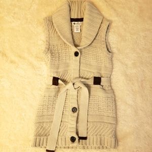 NWOT Willow Blossom cream sleeveless sweater, L